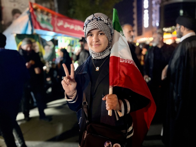 اجتماع شبانه دانش آموزان و فرهنگیان آملی در اربعین شهدای میناب
