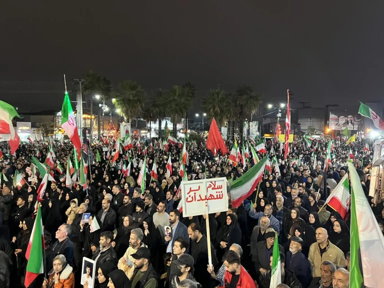 آمل؛ شبی که بغض چهل‌روزه، در خیابان فریاد شد